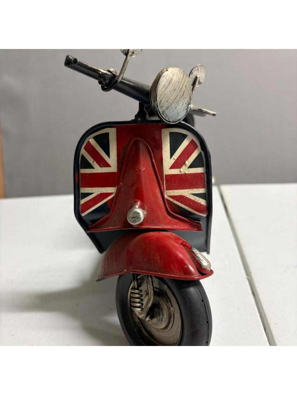 Vintage Metal Vespa Scooter Model Union Jack British Flag Decorative Figurine - Picture 3 of 12
